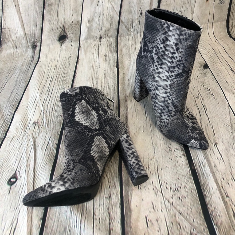 Fashionova suede snake ankle boots